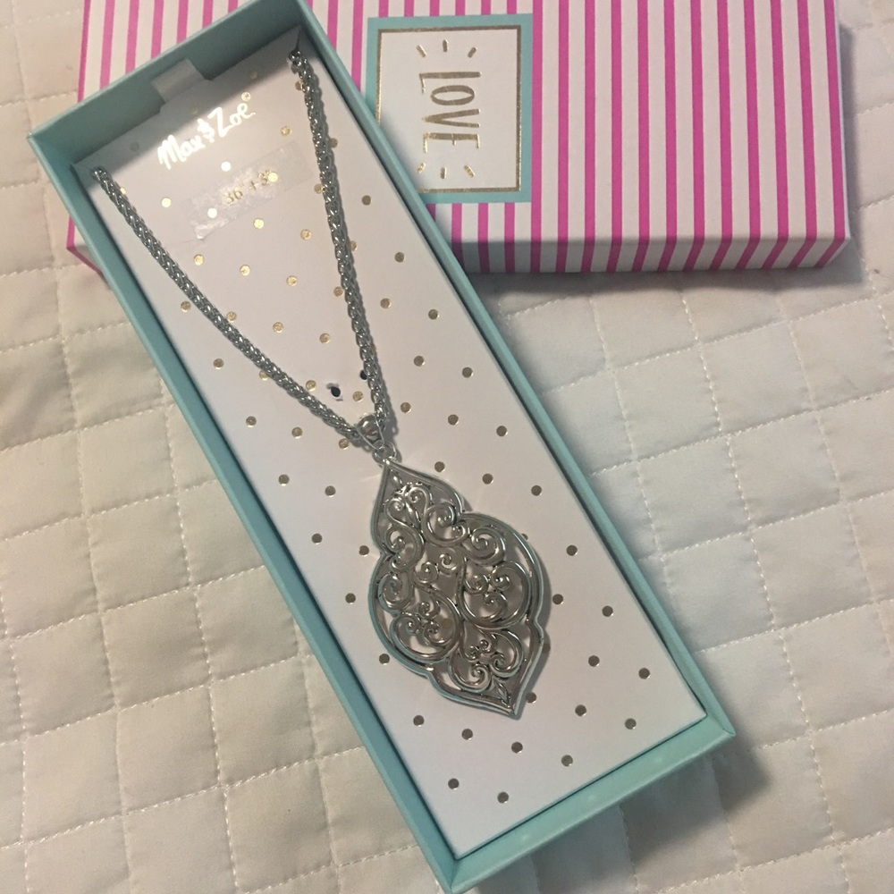Max & Zoe long statement necklace